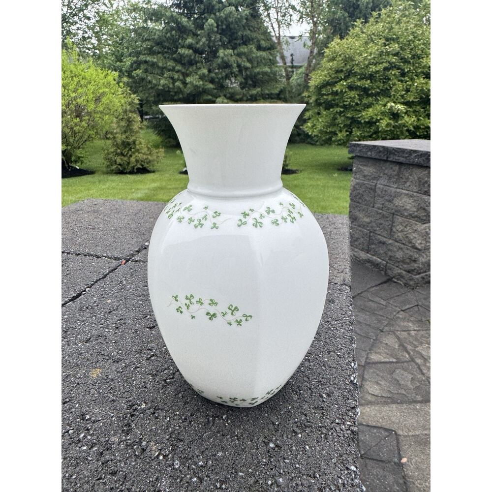 Royal Tara Ireland Fine Bone China Vase 8” Green Shamrock Clover Gold Trim